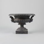 1208 8219 GARDEN URN